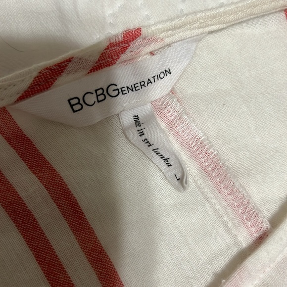BCBG Flowy top - Picture 3 of 3